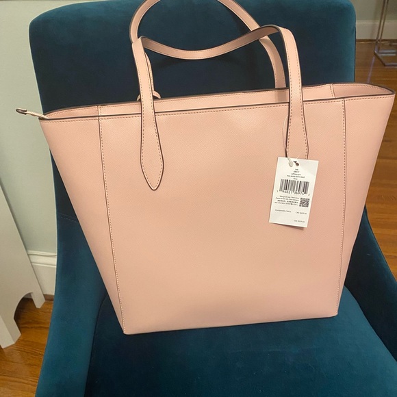 Good for office carry on,fit’s a laptop very easily as it’s generous in size. - Picture 1 of 8